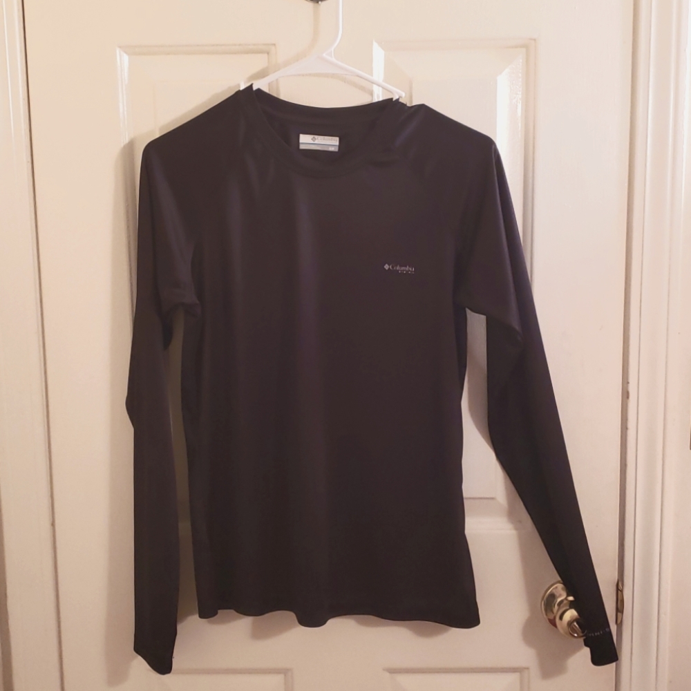 Columbia Performace Gear Long Sleeve Tee. Black with back design. Size S.